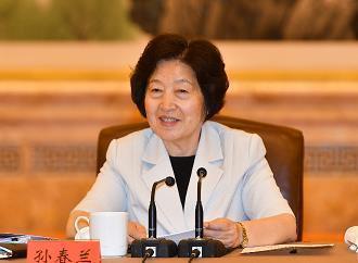 描写桃花像什么的比喻句 桃花开了改成比喻句有诗意的