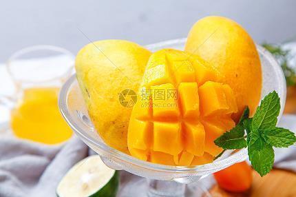 写月光的唯美古诗词 描写月亮的古诗(精选70句)